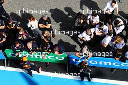 (L to R): Max Verstappen (NLD) Red Bull Racing and Lewis Hamilton (GBR) Mercedes AMG F1 in parc ferme. 09.05.2021. Formula 1 World Championship, Rd 4, Spanish Grand Prix, Barcelona, Spain, Race Day.
