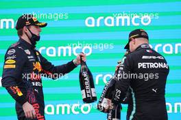 Max Verstappen (NLD) Red Bull Racing RB16B and Valtteri Bottas (FIN) Mercedes AMG F1. 09.05.2021. Formula 1 World Championship, Rd 4, Spanish Grand Prix, Barcelona, Spain, Race Day.