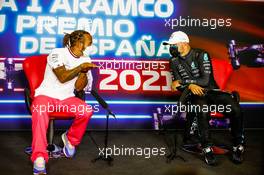 (L to R): Lewis Hamilton (GBR) Mercedes AMG F1 and team mate Valtteri Bottas (FIN) Mercedes AMG F1 in the post race FIA Press Conference. 09.05.2021. Formula 1 World Championship, Rd 4, Spanish Grand Prix, Barcelona, Spain, Race Day.