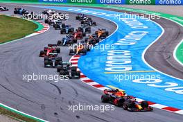 Max Verstappen (NLD) Red Bull Racing RB16B leads at the start of the race. 09.05.2021. Formula 1 World Championship, Rd 4, Spanish Grand Prix, Barcelona, Spain, Race Day.