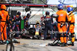 Sergio Perez (MEX) Red Bull Racing RB16B makes a pit stop. 09.05.2021. Formula 1 World Championship, Rd 4, Spanish Grand Prix, Barcelona, Spain, Race Day.