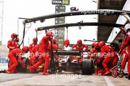 Charles Leclerc (MON) Ferrari SF-21 makes a pit stop. 09.05.2021. Formula 1 World Championship, Rd 4, Spanish Grand Prix, Barcelona, Spain, Race Day.