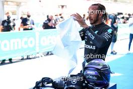 Psitr Lewis Hamilton (GBR) Mercedes AMG F1 in qualifying parc ferme. 08.05.2021. Formula 1 World Championship, Rd 4, Spanish Grand Prix, Barcelona, Spain, Qualifying Day.