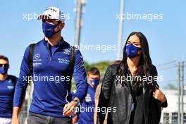 Nicholas Latifi (CDN) Williams Racing with hi girlfriend Sandra Dziwiszek (POL). 08.05.2021. Formula 1 World Championship, Rd 4, Spanish Grand Prix, Barcelona, Spain, Qualifying Day.