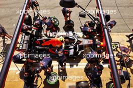 Red Bull Racing practices a pit stop. 08.05.2021. Formula 1 World Championship, Rd 4, Spanish Grand Prix, Barcelona, Spain, Qualifying Day.