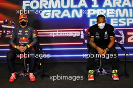 (L to R): Max Verstappen (NLD) Red Bull Racing and Lewis Hamilton (GBR) Mercedes AMG F1 in the post qualifying FIA Press Conference. 08.05.2021. Formula 1 World Championship, Rd 4, Spanish Grand Prix, Barcelona, Spain, Qualifying Day.