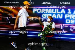 (L to R): Daniel Ricciardo (AUS) McLaren and Lewis Hamilton (GBR) Mercedes AMG F1 in the FIA Press Conference. 06.05.2021. Formula 1 World Championship, Rd 4, Spanish Grand Prix, Barcelona, Spain, Preparation Day.