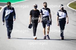 Pierre Gasly (FRA) AlphaTauri walks the circuit with the team. 06.05.2021. Formula 1 World Championship, Rd 4, Spanish Grand Prix, Barcelona, Spain, Preparation Day.