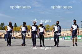 Yuki Tsunoda (JPN) AlphaTauri walks the circuit with the team. 06.05.2021. Formula 1 World Championship, Rd 4, Spanish Grand Prix, Barcelona, Spain, Preparation Day.