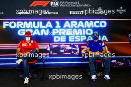 (L to R): Carlos Sainz Jr (ESP) Ferrari and Fernando Alonso (ESP) Alpine F1 Team in the FIA Press Conference. 06.05.2021. Formula 1 World Championship, Rd 4, Spanish Grand Prix, Barcelona, Spain, Preparation Day.