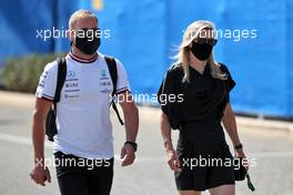 Valtteri Bottas (FIN) Mercedes AMG F1 with his girlfriend Tiffany Cromwell (AUS) Professional Cyclist. 18.06.2021. Formula 1 World Championship, Rd 7, French Grand Prix, Paul Ricard, France, Practice Day.
