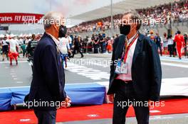 (L to R): Hubert Falco (FRA) Politician with Renaud Muselier (FRA) Politician on the grid. 20.06.2021. Formula 1 World Championship, Rd 7, French Grand Prix, Paul Ricard, France, Race Day.