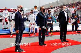 (L to R): Hubert Falco (FRA) Politician with Renaud Muselier (FRA) Politician and Stefano Domenicali (ITA) Formula One President and CEO on the grid. 20.06.2021. Formula 1 World Championship, Rd 7, French Grand Prix, Paul Ricard, France, Race Day.