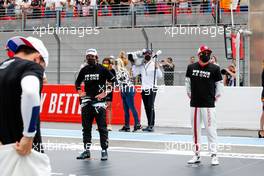 (L to R): Fernando Alonso (ESP) Alpine F1 Team and Kimi Raikkonen (FIN) Alfa Romeo Racing on the grid. 20.06.2021. Formula 1 World Championship, Rd 7, French Grand Prix, Paul Ricard, France, Race Day.