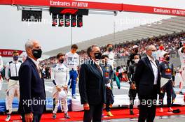 (L to R): Hubert Falco (FRA) Politician with Renaud Muselier (FRA) Politician and Stefano Domenicali (ITA) Formula One President and CEO on the grid. 20.06.2021. Formula 1 World Championship, Rd 7, French Grand Prix, Paul Ricard, France, Race Day.