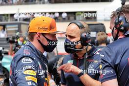 Max Verstappen (NLD) Red Bull Racing with Gianpiero Lambiase (ITA) Red Bull Racing Engineer on the grid. 20.06.2021. Formula 1 World Championship, Rd 7, French Grand Prix, Paul Ricard, France, Race Day.