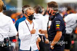 (L to R): Alain Prost (FRA) Alpine F1 Team Non-Executive Director with Christian Horner (GBR) Red Bull Racing Team Principal on the grid. 20.06.2021. Formula 1 World Championship, Rd 7, French Grand Prix, Paul Ricard, France, Race Day.