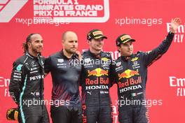 Lewis Hamilton (GBR), Mercedes AMG F1  Max Verstappen (NLD), Red Bull Racing and Sergio Perez (MEX), Red Bull Racing  20.06.2021. Formula 1 World Championship, Rd 7, French Grand Prix, Paul Ricard, France, Race Day.
