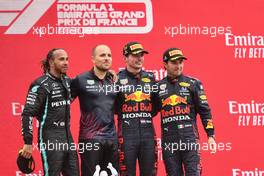 Lewis Hamilton (GBR), Mercedes AMG F1  Max Verstappen (NLD), Red Bull Racing and Sergio Perez (MEX), Red Bull Racing  20.06.2021. Formula 1 World Championship, Rd 7, French Grand Prix, Paul Ricard, France, Race Day.