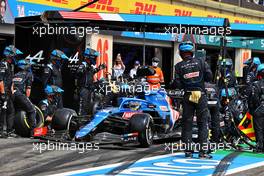 Fernando Alonso (ESP) Alpine F1 Team A521 makes a pit stop. 20.06.2021. Formula 1 World Championship, Rd 7, French Grand Prix, Paul Ricard, France, Race Day.