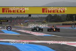 Max Verstappen (NLD), Red Bull Racing overtakes Lewis Hamilton (GBR), Mercedes AMG F1  in the last lap 20.06.2021. Formula 1 World Championship, Rd 7, French Grand Prix, Paul Ricard, France, Race Day.