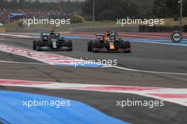 Max Verstappen (NLD), Red Bull Racing overtakes Lewis Hamilton (GBR), Mercedes AMG F1  in the last lap  20.06.2021. Formula 1 World Championship, Rd 7, French Grand Prix, Paul Ricard, France, Race Day.