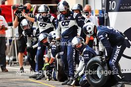 AlphaTauri makes a pit stop. 20.06.2021. Formula 1 World Championship, Rd 7, French Grand Prix, Paul Ricard, France, Race Day.