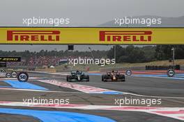 Max Verstappen (NLD), Red Bull Racing overtakes Lewis Hamilton (GBR), Mercedes AMG F1  in the last lap 20.06.2021. Formula 1 World Championship, Rd 7, French Grand Prix, Paul Ricard, France, Race Day.