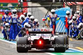 Mick Schumacher (GER) Haas VF-21 makes a pit stop. 20.06.2021. Formula 1 World Championship, Rd 7, French Grand Prix, Paul Ricard, France, Race Day.
