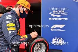 Max Verstappen (NLD) Red Bull Racing celebrates with the Pirelli Pole Position Award. 19.06.2021. Formula 1 World Championship, Rd 7, French Grand Prix, Paul Ricard, France, Qualifying Day.
