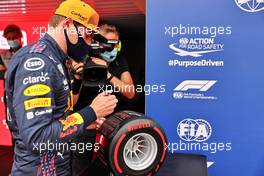 Max Verstappen (NLD) Red Bull Racing celebrates with the Pirelli Pole Position Award in qualifying parc ferme. 19.06.2021. Formula 1 World Championship, Rd 7, French Grand Prix, Paul Ricard, France, Qualifying Day.