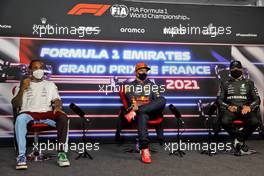 (L to R): Lewis Hamilton (GBR) Mercedes AMG F1; Max Verstappen (NLD) Red Bull Racing; and Valtteri Bottas (FIN) Mercedes AMG F1 in the post qualifying FIA Press Conference. 19.06.2021. Formula 1 World Championship, Rd 7, French Grand Prix, Paul Ricard, France, Qualifying Day.