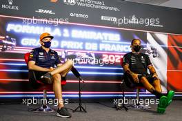 (L to R): Max Verstappen (NLD) Red Bull Racing with Lewis Hamilton (GBR) Mercedes AMG F1 in the FIA Press Conference. 17.06.2021. Formula 1 World Championship, Rd 7, French Grand Prix, Paul Ricard, France, Preparation Day.