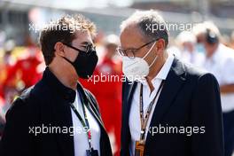 (L to R): Tom Cruise (GBR) Actor with Stefano Domenicali (ITA) Formula One President and CEO on the grid. 18.07.2021. Formula 1 World Championship, Rd 10, British Grand Prix, Silverstone, England, Race Day.