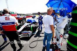 Nikita Mazepin (RUS) Haas F1 Team on the grid with his father Dmitry Mazepin (RUS) Uralchem Chairman. 18.07.2021. Formula 1 World Championship, Rd 10, British Grand Prix, Silverstone, England, Race Day.