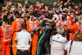 Race winner Lewis Hamilton (GBR) Mercedes AMG F1 celebrates with the team in parc ferme. 18.07.2021. Formula 1 World Championship, Rd 10, British Grand Prix, Silverstone, England, Race Day.