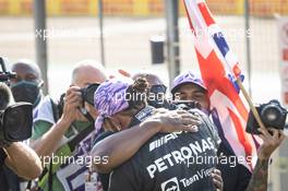 1st place Lewis Hamilton (GBR) Mercedes AMG F1 with his father Anthony Hamilton. 18.07.2021. Formula 1 World Championship, Rd 10, British Grand Prix, Silverstone, England, Race Day.