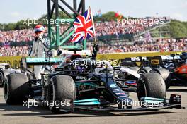 Race winner Lewis Hamilton (GBR) Mercedes AMG F1 W12 in parc ferme with George Russell (GBR) Williams Racing. 18.07.2021. Formula 1 World Championship, Rd 10, British Grand Prix, Silverstone, England, Race Day.