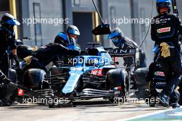 Fernando Alonso (ESP) Alpine F1 Team A521 makes a pit stop. 18.07.2021. Formula 1 World Championship, Rd 10, British Grand Prix, Silverstone, England, Race Day.