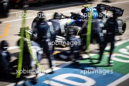 Nicholas Latifi (CDN) Williams Racing FW43B makes a pit stop. 18.07.2021. Formula 1 World Championship, Rd 10, British Grand Prix, Silverstone, England, Race Day.