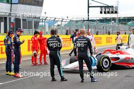 (L to R): Max Verstappen (NLD) Red Bull Racing and Lewis Hamilton (GBR) Mercedes AMG F1 at the 2022 Car Launch. 15.07.2021. Formula 1 World Championship, Rd 10, British Grand Prix, Silverstone, England, Preparation Day.