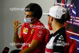 (L to R): Carlos Sainz Jr (ESP) Ferrari and Pierre Gasly (FRA) AlphaTauri in the FIA Press Conference. 15.07.2021. Formula 1 World Championship, Rd 10, British Grand Prix, Silverstone, England, Preparation Day.