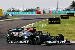 Lewis Hamilton (GBR) Mercedes AMG F1 W12 leads at the restart of the race. 01.08.2021. Formula 1 World Championship, Rd 11, Hungarian Grand Prix, Budapest, Hungary, Race Day.