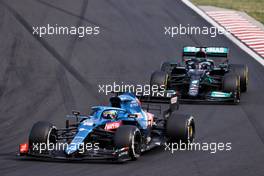 Lewis Hamilton (GBR) Mercedes AMG F1 W12 and Fernando Alonso (ESP) Alpine F1 Team A521 battle for position. 01.08.2021. Formula 1 World Championship, Rd 11, Hungarian Grand Prix, Budapest, Hungary, Race Day.