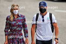 Valtteri Bottas (FIN) Mercedes AMG F1 with his girlfriend Tiffany Cromwell (AUS) Professional Cyclist. 31.07.2021. Formula 1 World Championship, Rd 11, Hungarian Grand Prix, Budapest, Hungary, Qualifying Day.