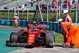 Carlos Sainz Jr (ESP) Ferrari SF-21 crashed in qualifying. 31.07.2021. Formula 1 World Championship, Rd 11, Hungarian Grand Prix, Budapest, Hungary, Qualifying Day.
