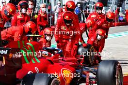 Carlos Sainz Jr (ESP) Ferrari SF-21 in the pits. 16.04.2021. Formula 1 World Championship, Rd 2, Emilia Romagna Grand Prix, Imola, Italy, Practice Day.