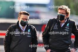 (L to R): Peter Bonnington (GBR) Mercedes AMG F1 Race Engineer with Simon Cole (GBR) Mercedes AMG F1 Chief Engineer Trackside. 16.04.2021. Formula 1 World Championship, Rd 2, Emilia Romagna Grand Prix, Imola, Italy, Practice Day.