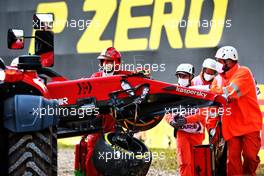Marshals remove the Ferrari SF-21 of Charles Leclerc (MON), who crashed in the second practice session. 16.04.2021. Formula 1 World Championship, Rd 2, Emilia Romagna Grand Prix, Imola, Italy, Practice Day.