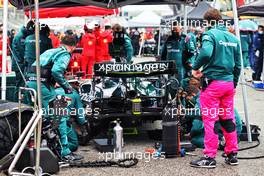 Sebastian Vettel (GER) Aston Martin F1 Team AMR21 on the grid with work being done on the rear brakes. 18.04.2021. Formula 1 World Championship, Rd 2, Emilia Romagna Grand Prix, Imola, Italy, Race Day.